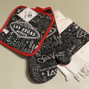 Black & Red 'Las Vegas' Oven Mitt and Pot Holder Set